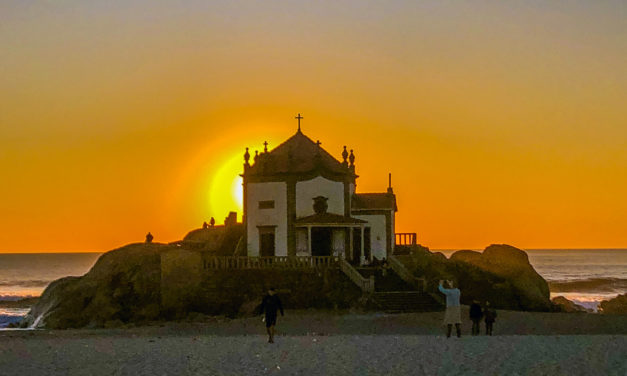 Sonnenuntergang vor der Capela do Senhor da Pedra